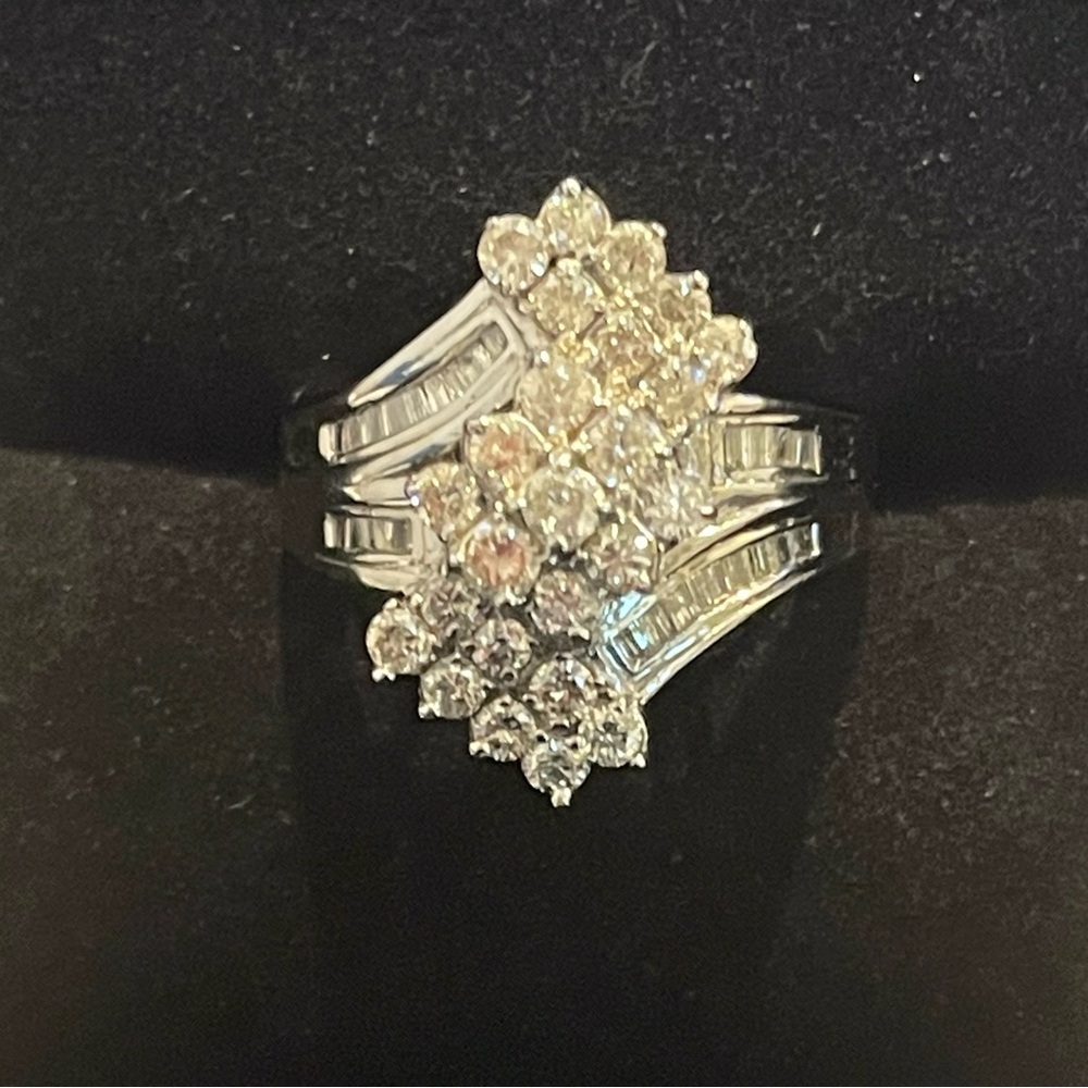 1-1/2 CT. T.W. Diamond Ring in 10K White Gold